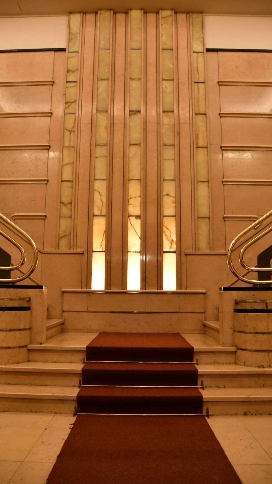 Exclusivo Edificio Art Deco, impecablemente conservado, ofrece 2 dormitorios y 2 baños, una joya arquitectónica lista para habitar. - Widok 4