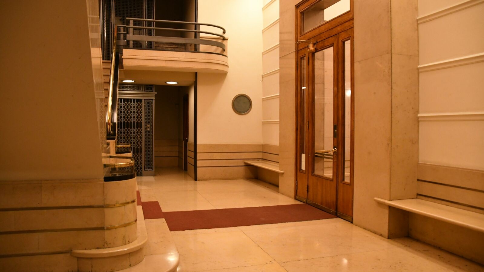 Exclusivo Edificio Art Deco, impecablemente conservado, ofrece 2 dormitorios y 2 baños, una joya arquitectónica lista para habitar. - Widok 5