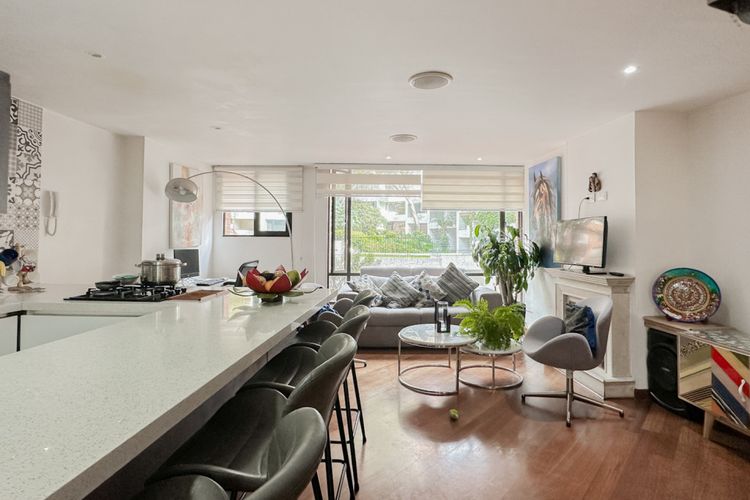 Apartamento de 3 alcobas en venta en Los Rosales, Bogotá, 130 m² · foto 3 de 17