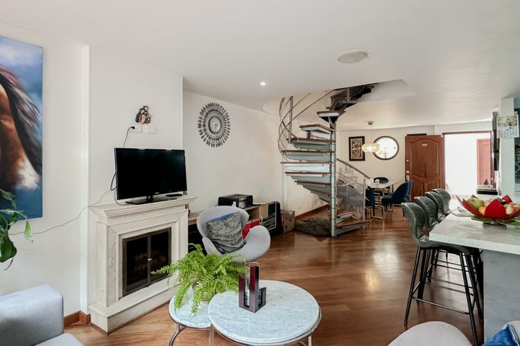 Apartamento de 3 alcobas en venta en Los Rosales, Bogotá, 130 m² · foto 4 de 17