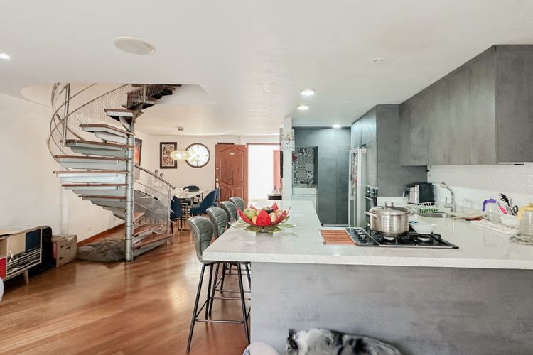 Apartamento de 3 alcobas en venta en Los Rosales, Bogotá, 130 m² · foto 5 de 17