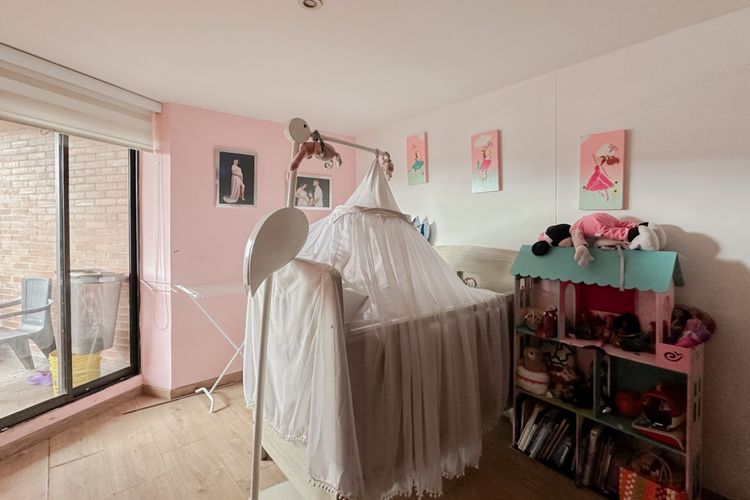 Apartamento de 3 alcobas en venta en Los Rosales, Bogotá, 130 m² · foto 12 de 17