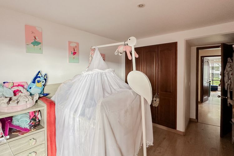 Apartamento de 3 alcobas en venta en Los Rosales, Bogotá, 130 m² · foto 13 de 17