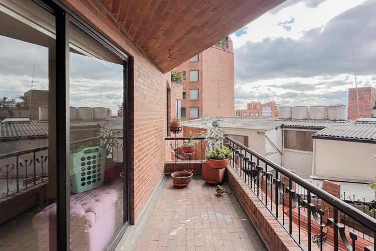 Apartamento de 3 alcobas en venta en Los Rosales, Bogotá, 130 m² · foto 14 de 17