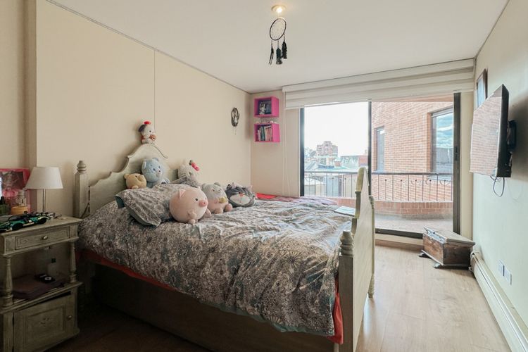 Apartamento de 3 alcobas en venta en Los Rosales, Bogotá, 130 m² · foto 16 de 17