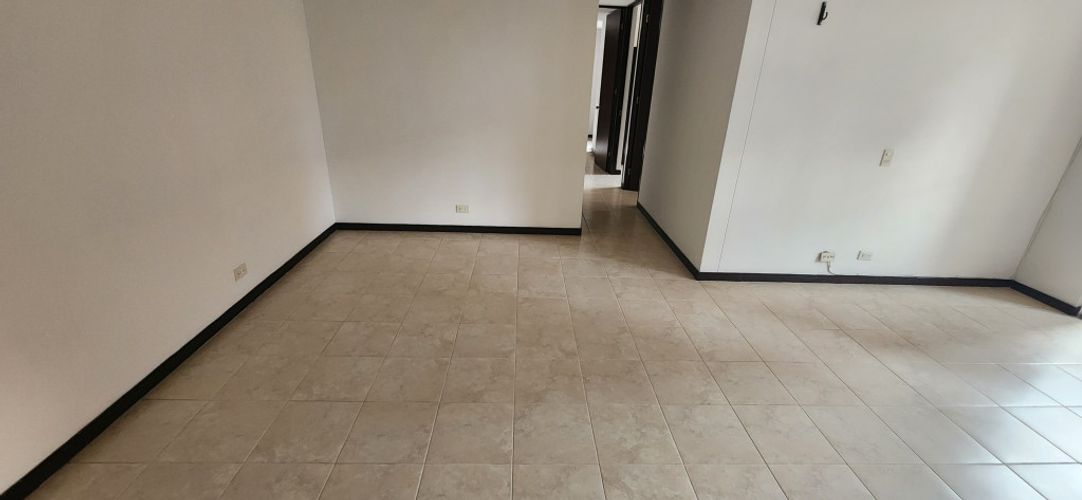 Apartamento de 3 alcobas en arriendo en Villa Carlota, Medellín, 76 m² · foto 3 de 12