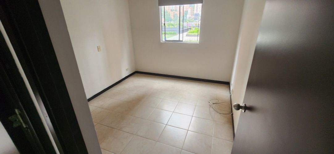 Apartamento de 3 alcobas en arriendo en Villa Carlota, Medellín, 76 m² · foto 8 de 12