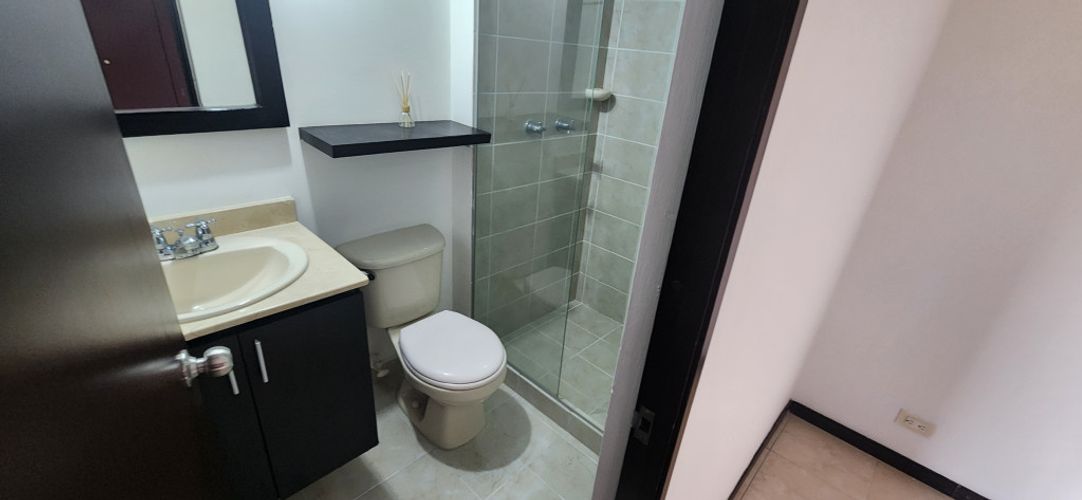 Apartamento de 3 alcobas en arriendo en Villa Carlota, Medellín, 76 m² · foto 11 de 12