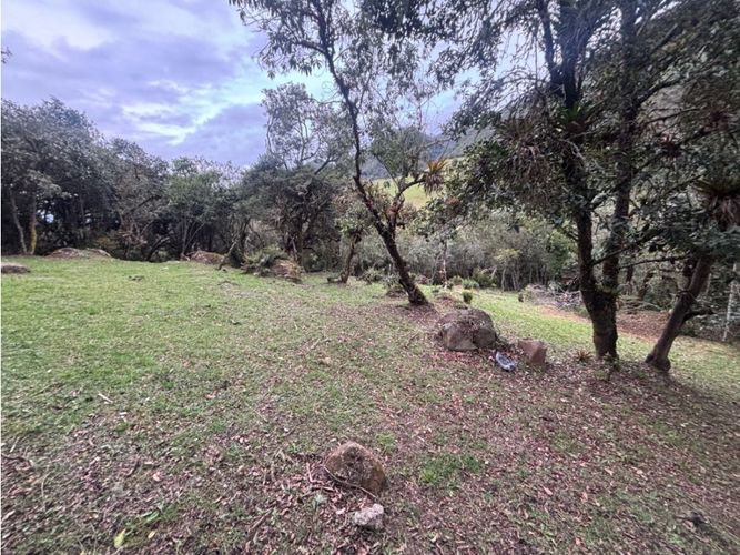 Lote en venta en Agrupación Macadamia, La Calera, 2100 m² · foto 4 de 9