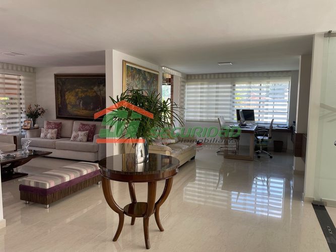 Casa de 4 alcobas en venta en Lagos Del Cacique, Bucaramanga, 465 m² · foto 2 de 24