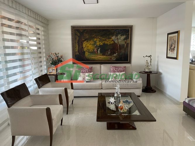 Casa de 4 alcobas en venta en Lagos Del Cacique, Bucaramanga, 465 m² · foto 3 de 24