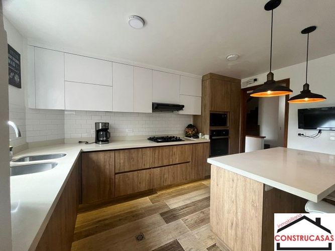 Casa de 3 alcobas en venta en Castropol, Medellín, 205 m² · foto 7 de 24