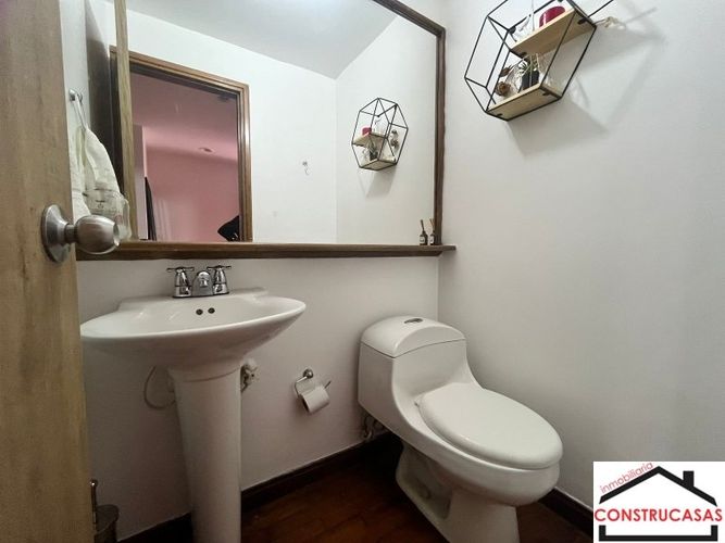 Casa de 3 alcobas en venta en Castropol, Medellín, 205 m² · foto 9 de 24
