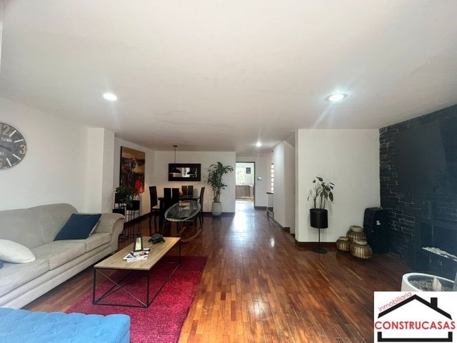 Casa de 3 alcobas en venta en Castropol, Medellín, 205 m² · foto 11 de 24