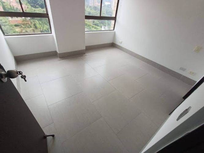 Apartamento de 2 alcobas en arriendo en Altos Del Poblado, Medellín, 81 m² · foto 3 de 12