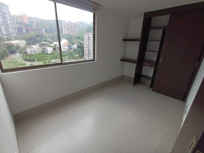 Apartamento de 2 alcobas en arriendo en Altos Del Poblado, Medellín, 81 m² · foto 4 de 12