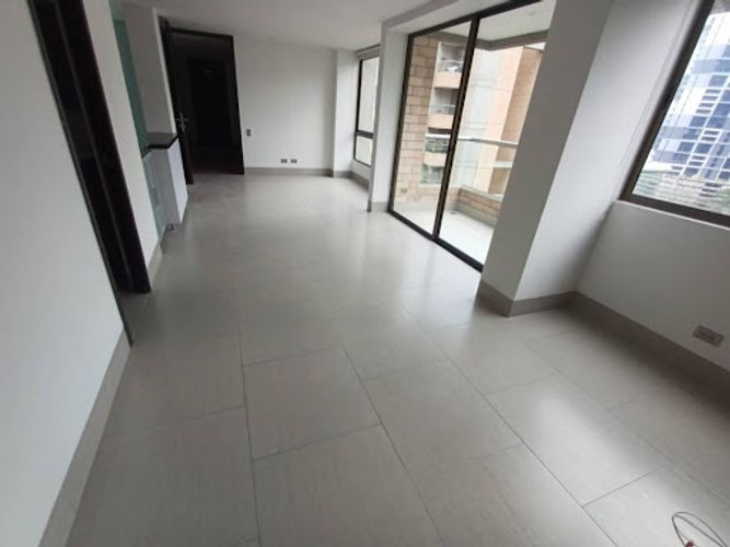 Apartamento de 2 alcobas en arriendo en Altos Del Poblado, Medellín, 81 m² · foto 5 de 12