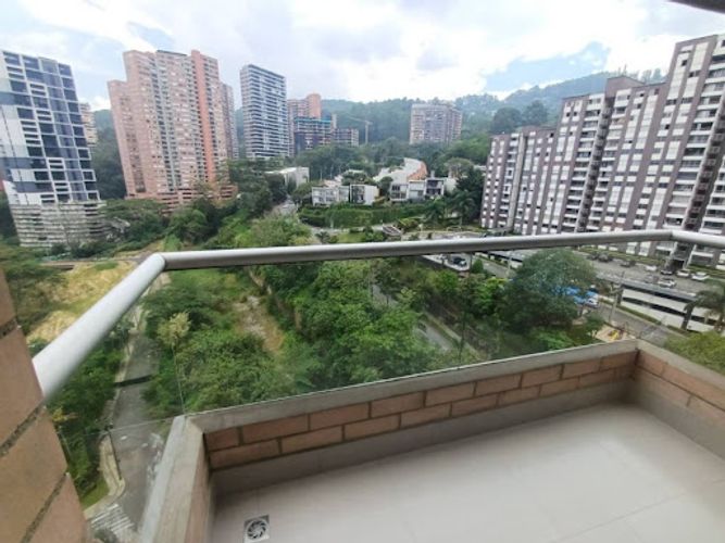 Apartamento de 2 alcobas en arriendo en Altos Del Poblado, Medellín, 81 m² · foto 7 de 12