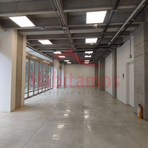 Local en arriendo en El Poblado, Medellín, 132 m² · foto 2 de 8