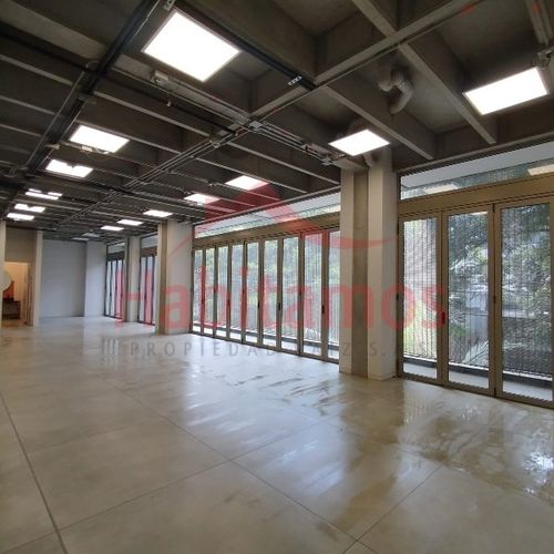 Local en arriendo en El Poblado, Medellín, 132 m² · foto 6 de 8