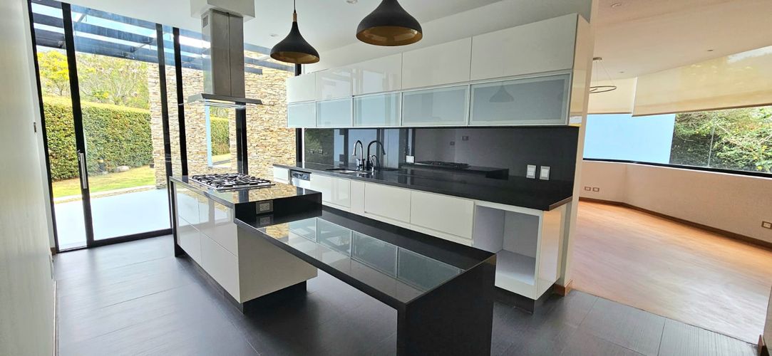 Casa de 4 alcobas en venta en Meusa, Sopó, 341 m² · foto 2 de 24