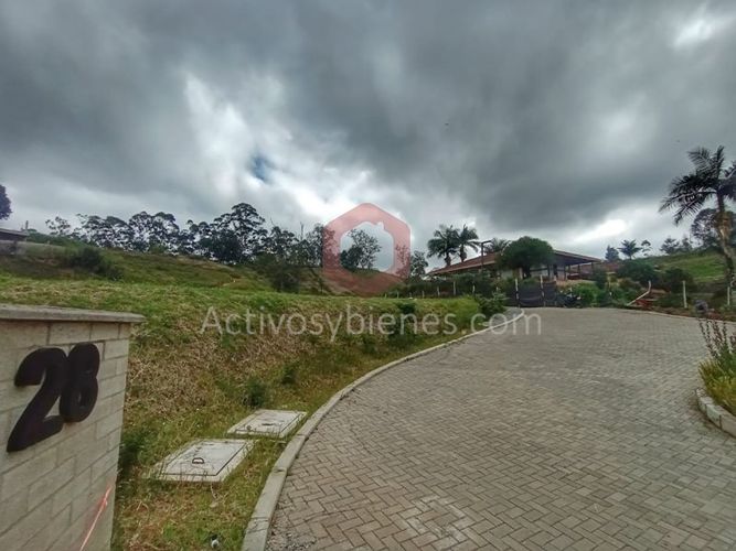 Lote en venta en Guarne, 1727 m² · foto 2 de 11