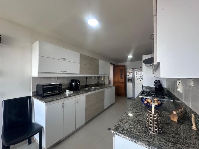 Apartamento de 3 alcobas en arriendo en El Poblado, Medellín, 238 m² · foto 7 de 20