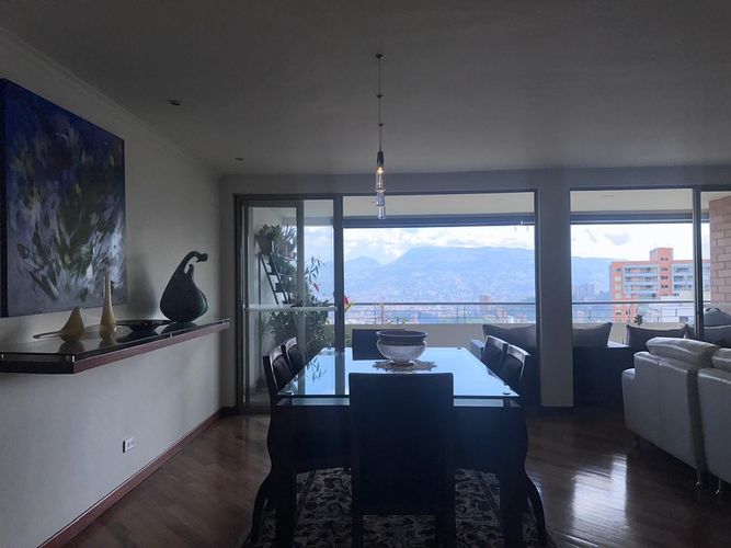 Apartamento de 3 alcobas en arriendo en El Poblado, Medellín, 238 m² · foto 2 de 20