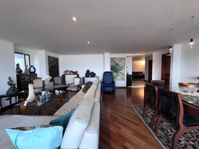 Apartamento de 3 alcobas en arriendo en El Poblado, Medellín, 238 m² · foto 4 de 20