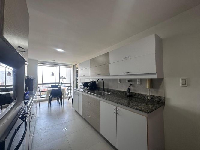 Apartamento de 3 alcobas en arriendo en El Poblado, Medellín, 238 m² · foto 8 de 20
