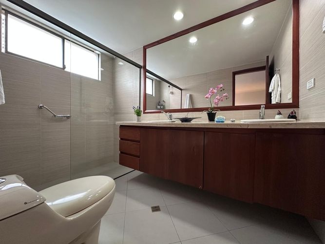 Apartamento de 3 alcobas en arriendo en El Poblado, Medellín, 238 m² · foto 19 de 20