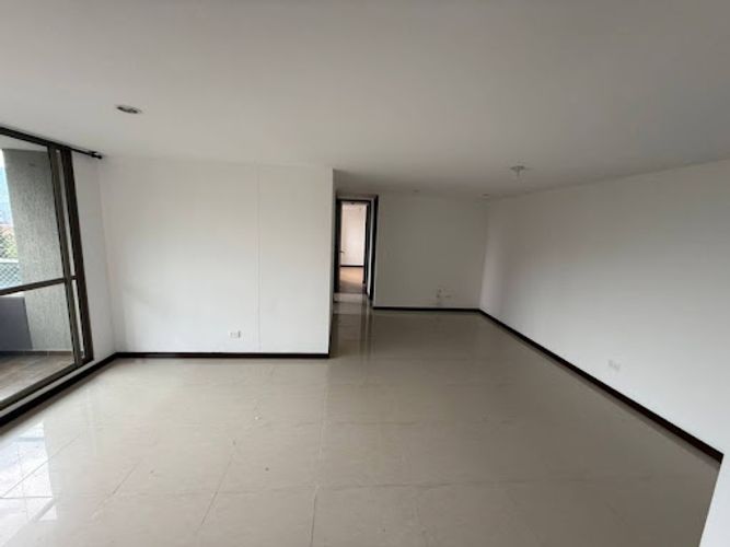 Apartamento de 3 alcobas en arriendo en Cumbres, Envigado, 76 m² · foto 2 de 16