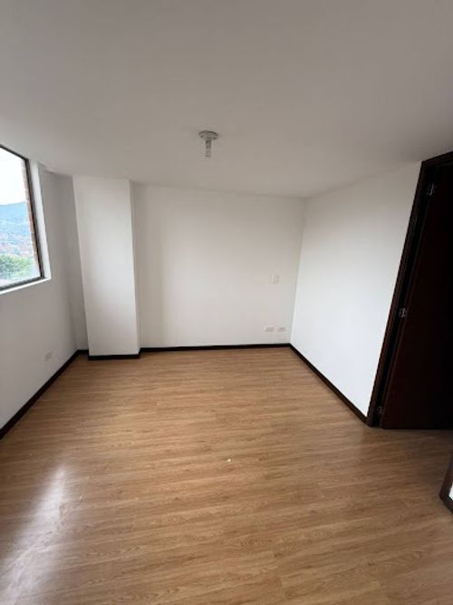 Apartamento de 3 alcobas en arriendo en Cumbres, Envigado, 76 m² · foto 10 de 16