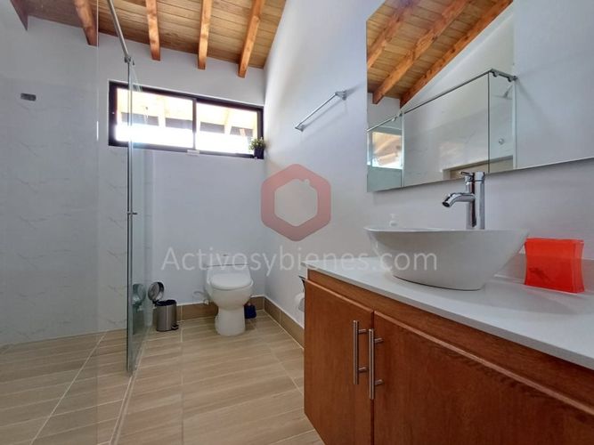 Casa de 5 alcobas en venta en El Porvenir, Rionegro · foto 16 de 24