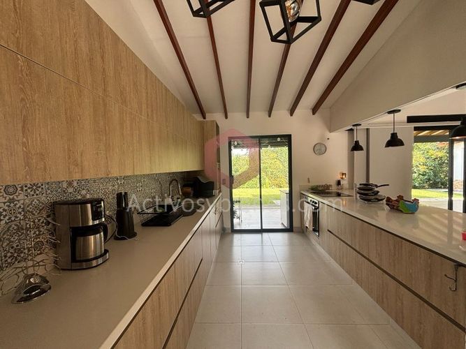 Casa de 4 alcobas en venta en Centro, Rionegro · foto 3 de 23