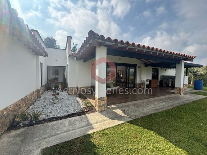 Casa de 4 alcobas en venta en Centro, Rionegro · foto 18 de 23