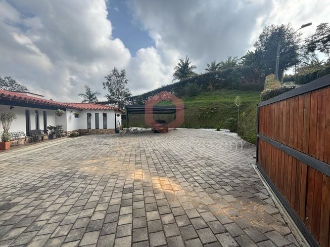 Casa de 4 alcobas en venta en Centro, Rionegro · foto 21 de 23
