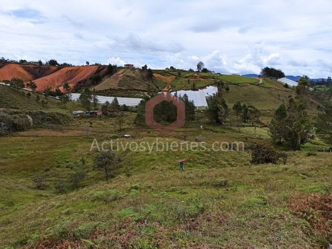 Lote en venta en La Charanga, Guarne, 42000 m² · foto 2 de 12