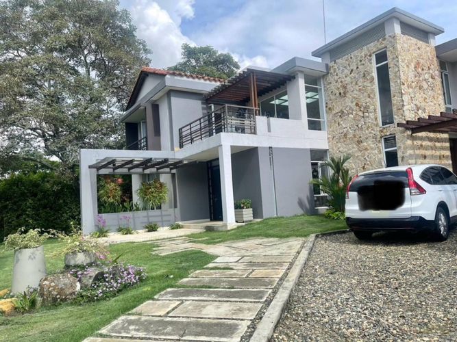 Casa de 4 alcobas en venta en Ciudad Jardin, Cali, 950 m² · foto 2 de 23