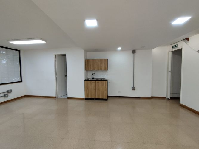 Oficina en arriendo en Las Vegas, Envigado, 67 m² · foto 2 de 17