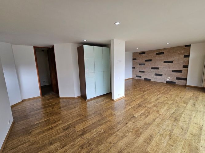 Apartaestudio en arriendo en El Tesoro, Medellín, 76 m² · foto 2 de 14