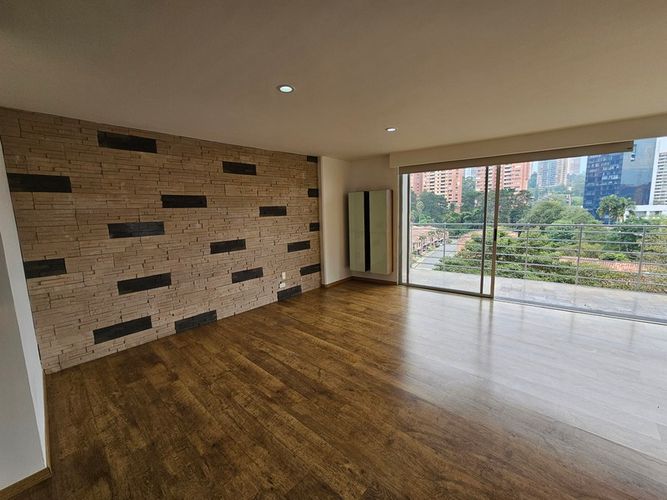 Apartaestudio en arriendo en El Tesoro, Medellín, 76 m² · foto 3 de 14