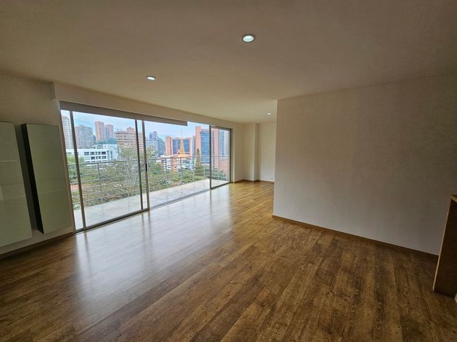Apartaestudio en arriendo en El Tesoro, Medellín, 76 m² · foto 4 de 14