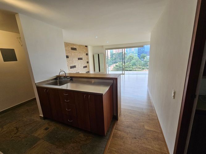 Apartaestudio en arriendo en El Tesoro, Medellín, 76 m² · foto 5 de 14