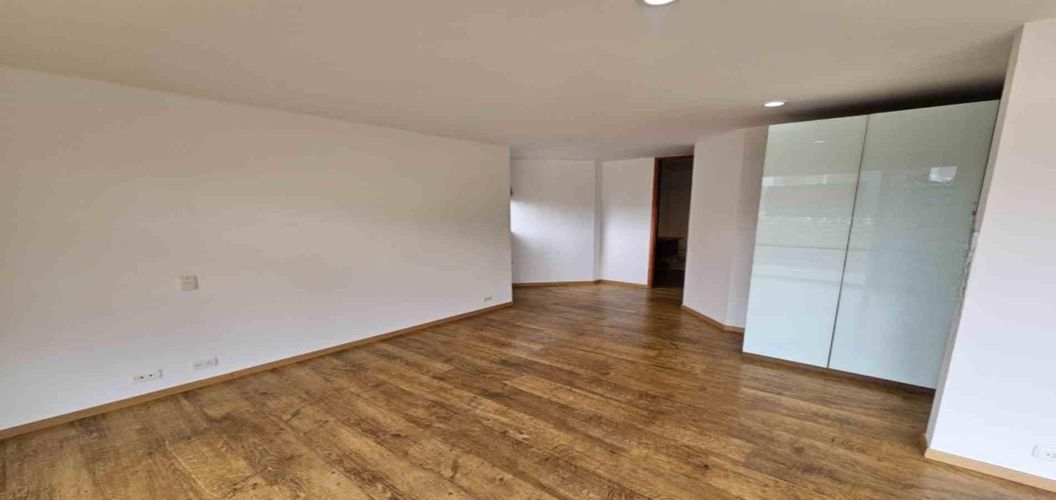 Apartaestudio en arriendo en El Tesoro, Medellín, 76 m² · foto 8 de 14