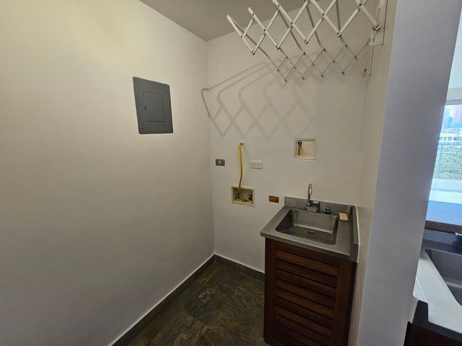 Apartaestudio en arriendo en El Tesoro, Medellín, 76 m² · foto 12 de 14