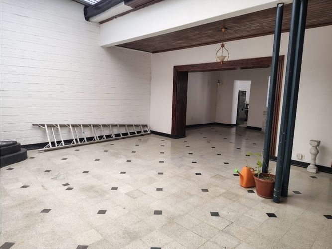Casa de 7 alcobas en venta en Prado, Medellín, 415 m² · foto 10 de 22