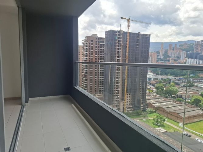 Apartamento de 2 alcobas en arriendo en El Poblado, Medellín, 125 m² · foto 13 de 14