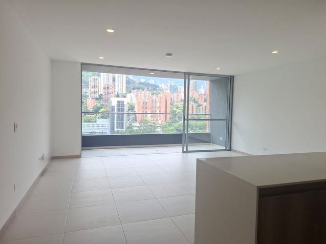 Apartamento de 2 alcobas en arriendo en El Poblado, Medellín, 125 m² · foto 2 de 14