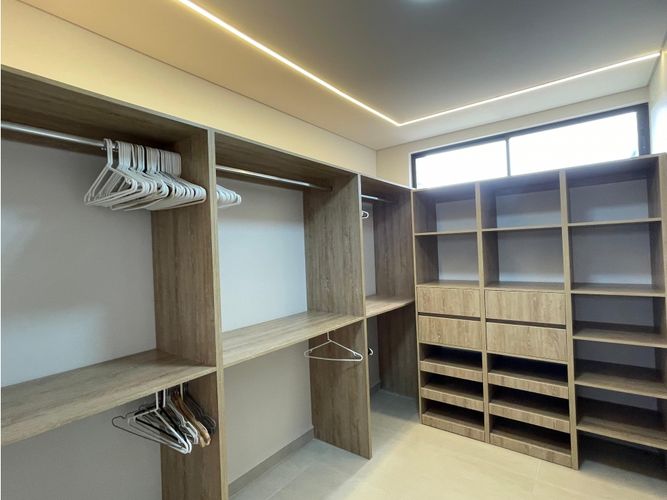 Apartamento de 4 alcobas en venta en Los Naranjos, Medellín, 230 m² · foto 20 de 22